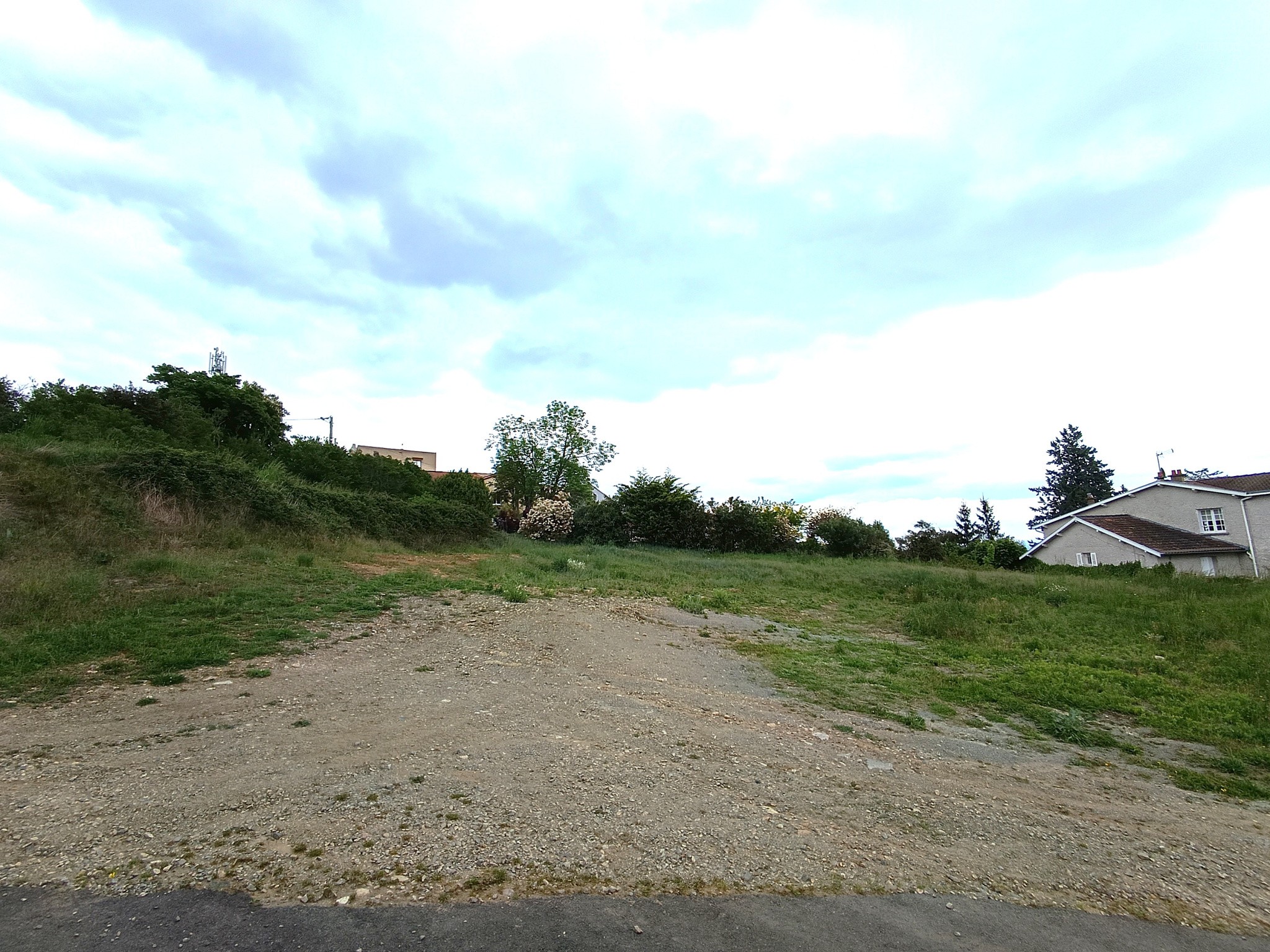 JOLI TERRAIN A BATIR PLAT 1005M2 / VIABILISE / 5min RIOM / PROMPSAT — photo 13