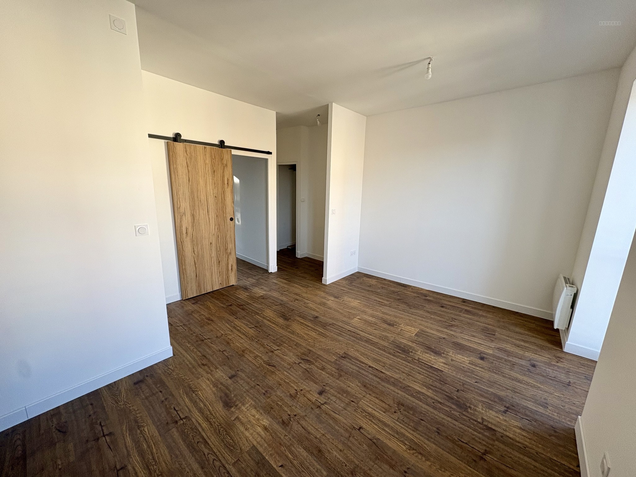 CEYRAT / CENTRE-VILLE / APPARTEMENT T1 RENOVÉ / CAVE / CLIMATISATION RÉVERSIBLE — photo 3