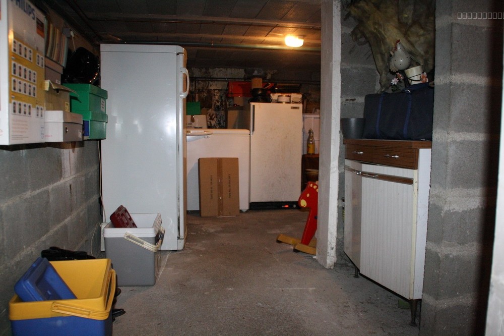Situé au coeur de Beaumont en Véron local commercial comprenant une boutique et arrière boutique de 28m2, labo — photo 13