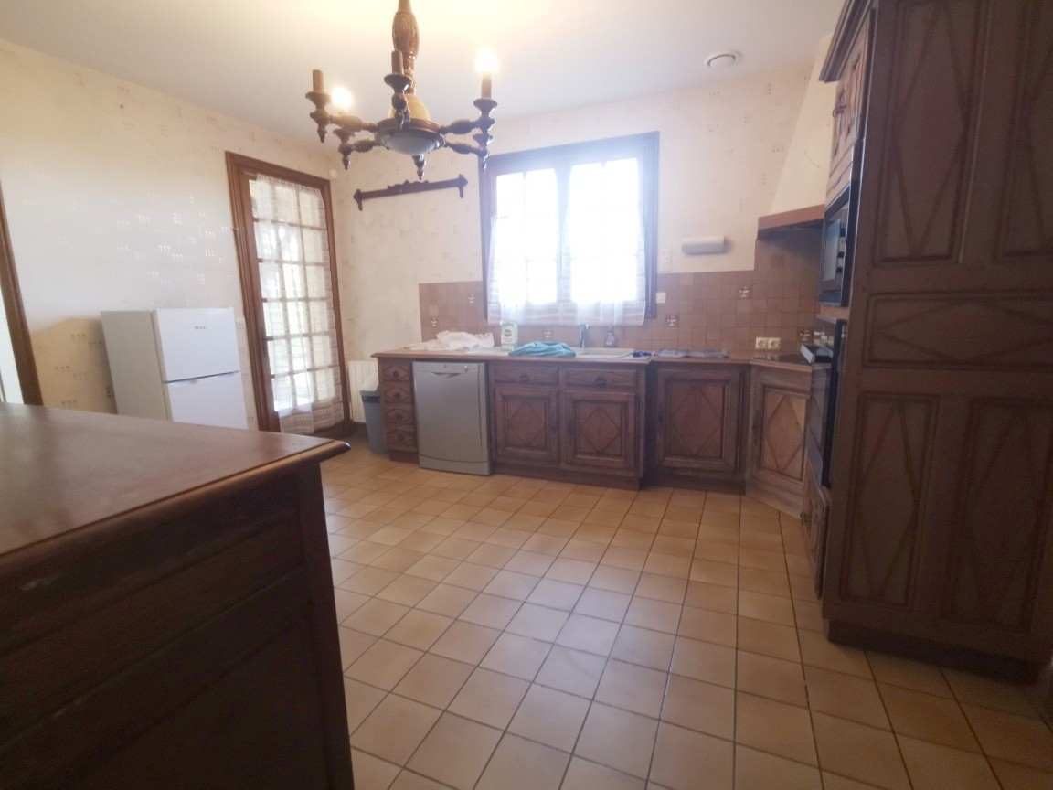 À Vendre : Maison Familiale avec Grand Terrain Attenant — photo 6