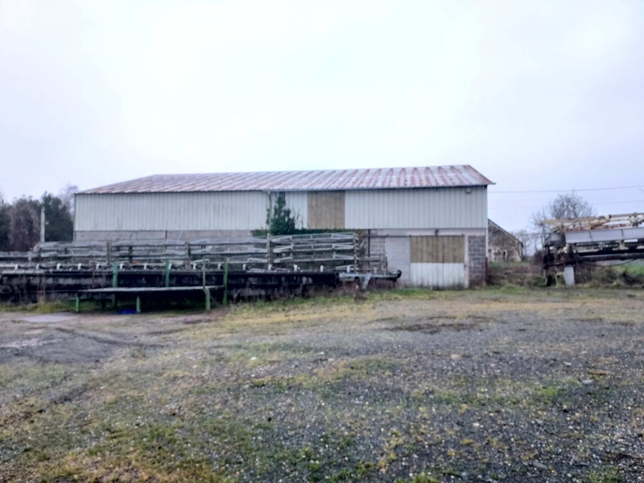 A VENDRE LOCAL D ACTIVITE COMMERCIALE OU AGRICOLE — photo 2