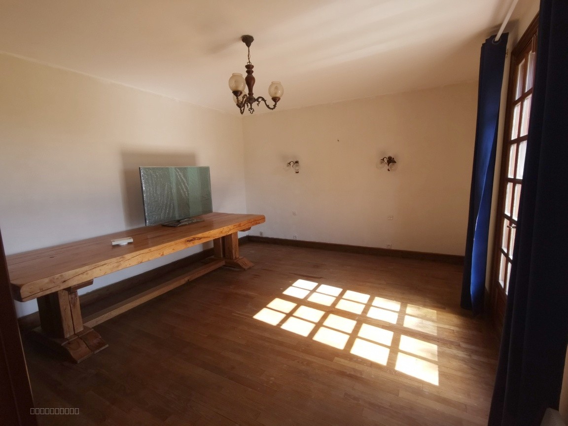À Vendre : Maison Familiale avec Grand Terrain Attenant — photo 4