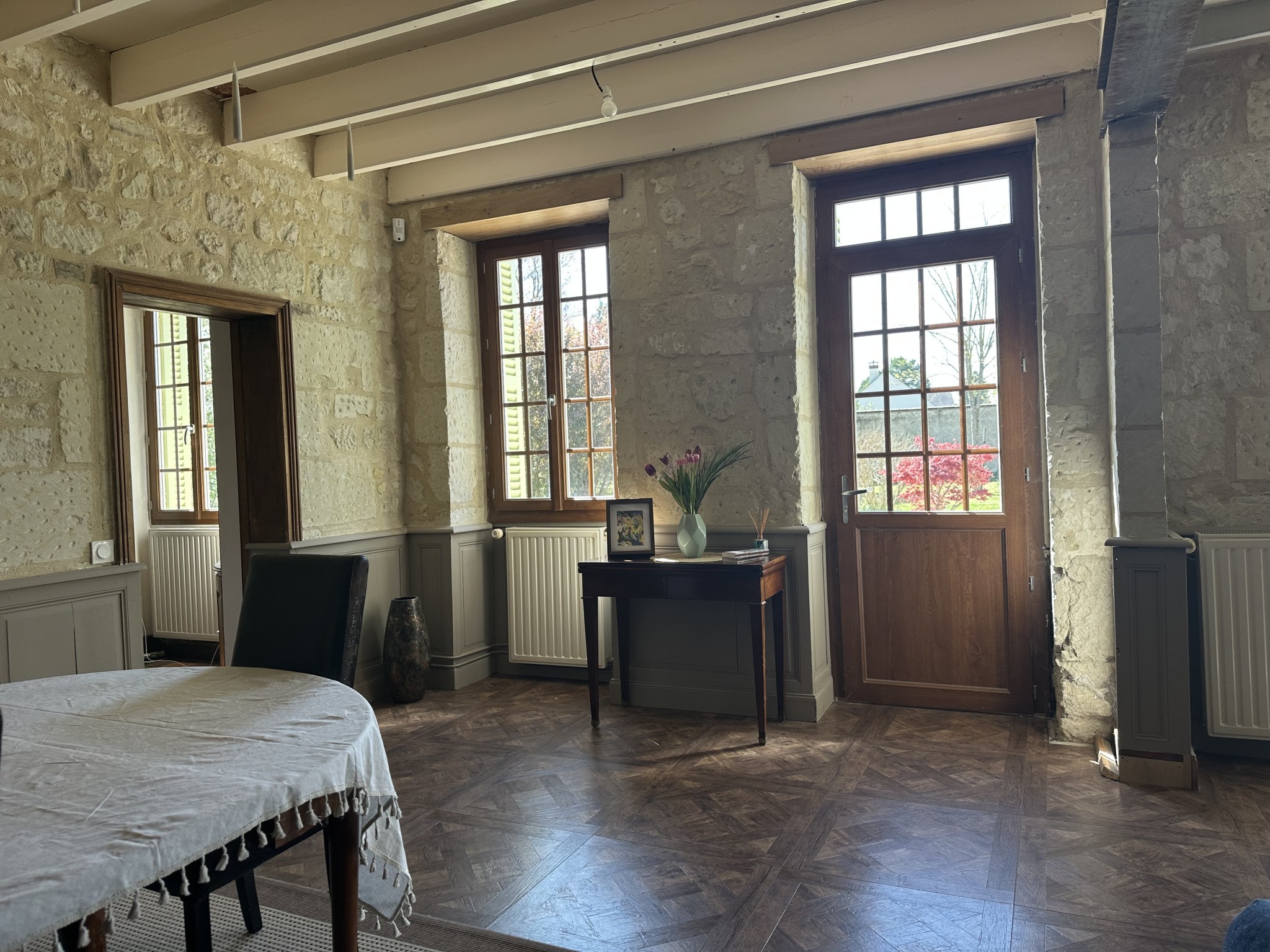 Charmante Maison Ancienne sur Parc Arboré de 4800 m2 à deux pas du centre d'AVOINE — photo 5