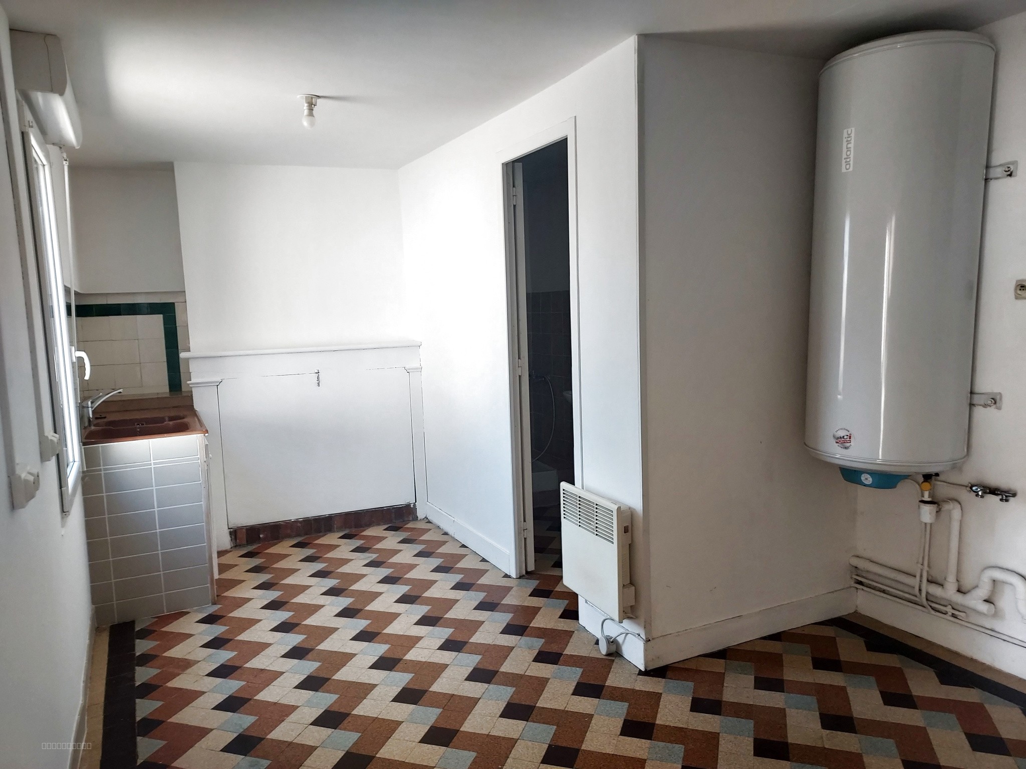 AU CALME SUR LA COMMUNE DE RESTIGNE — photo 2