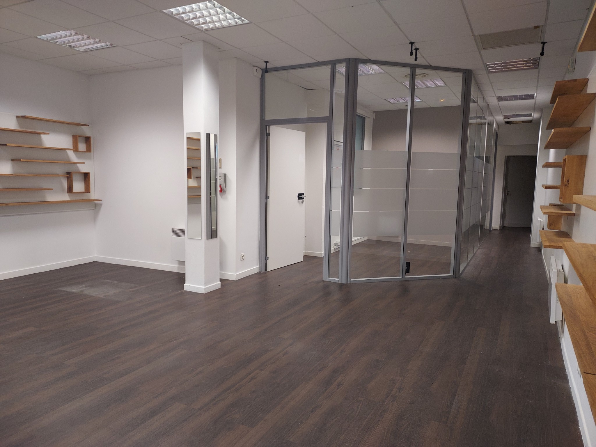 Local commercial — photo 2