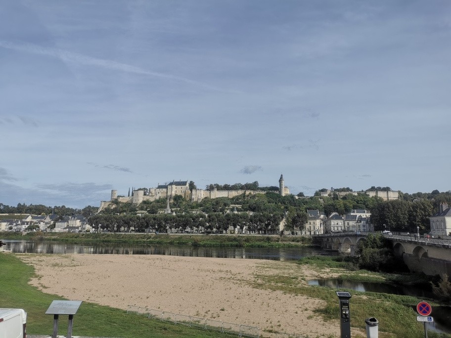 VUE EXCEPTIONNELLE - MAISON DE VILLE AU CŒUR DE CHINON — photo 14