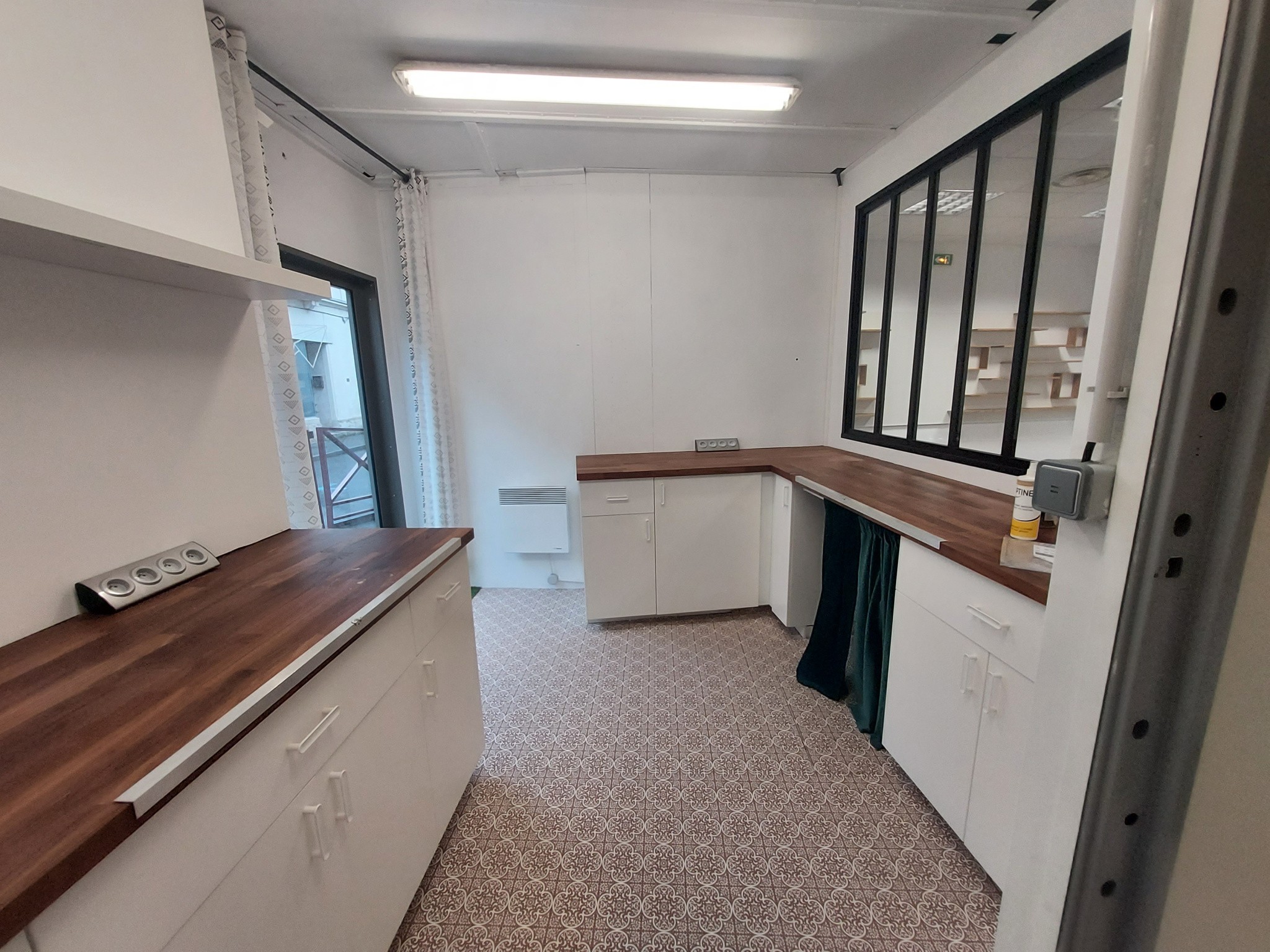 Local commercial — photo 3