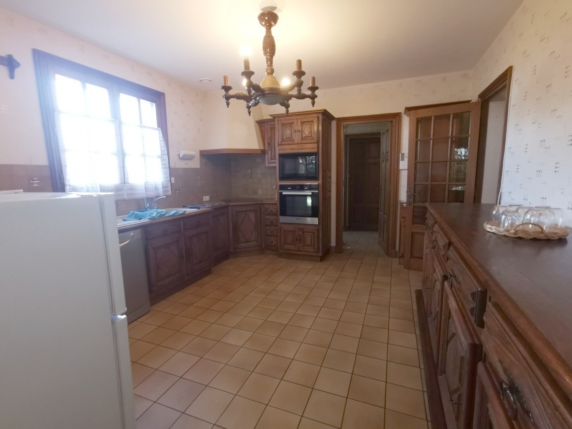 À Vendre : Maison Familiale avec Grand Terrain Attenant — photo 2
