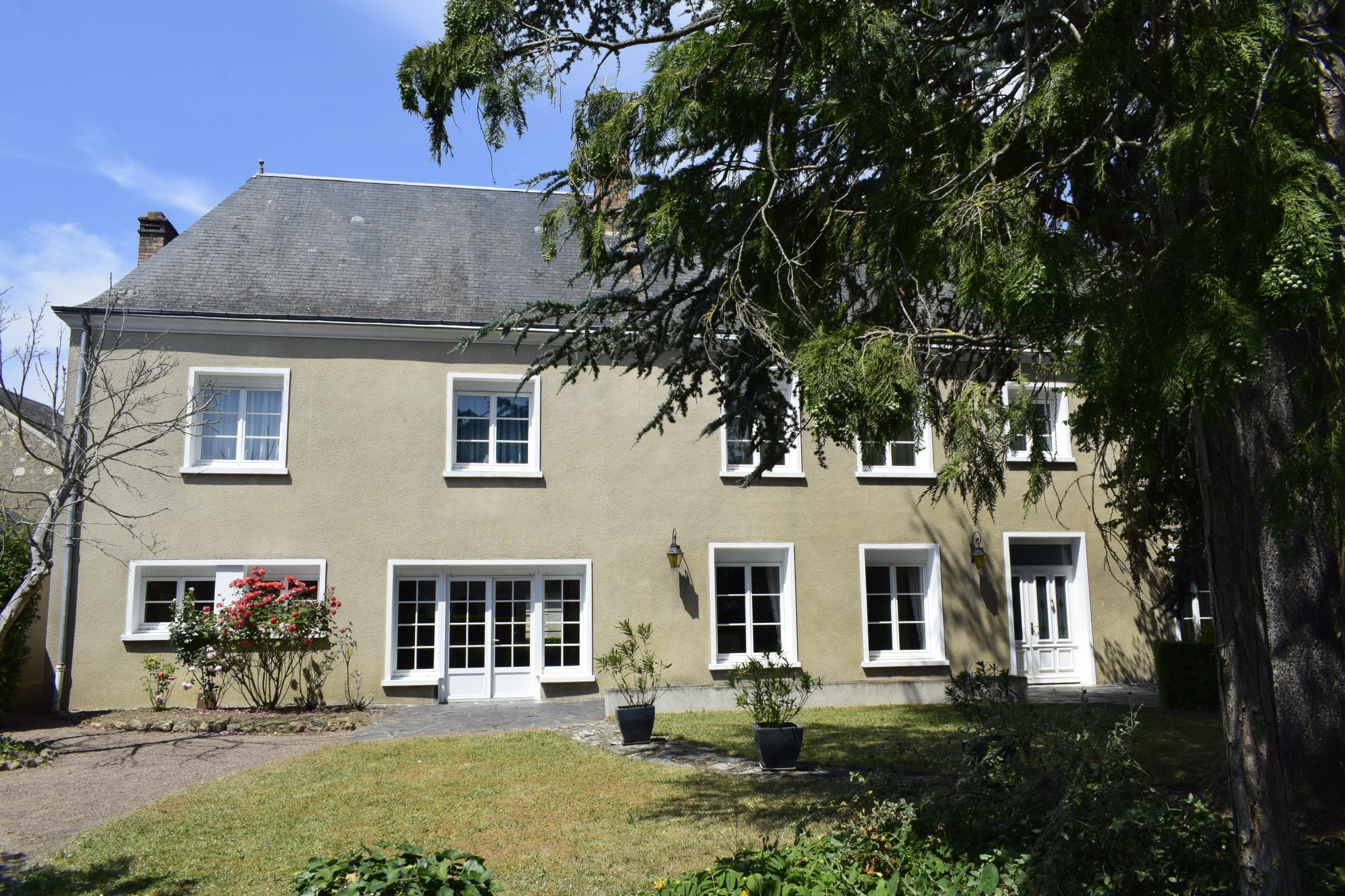 CENTRE BOURG DE RESTIGNE — photo 2