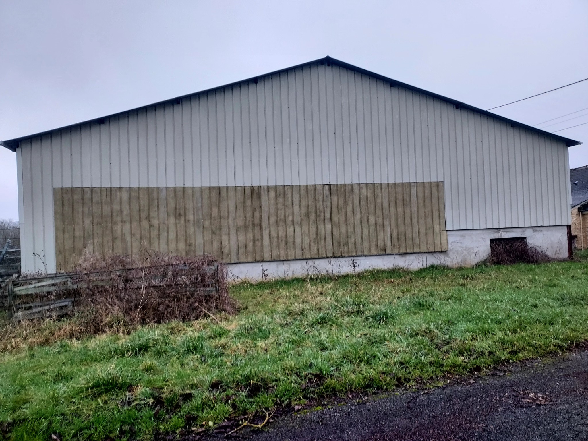 A VENDRE LOCAL D ACTIVITE COMMERCIALE OU AGRICOLE — photo 3