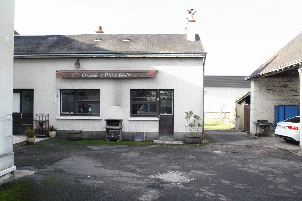 Situé au coeur de Beaumont en Véron local commercial comprenant une boutique et arrière boutique de 28m2, labo — photo 11