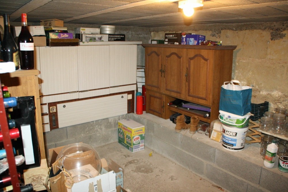 Situé au coeur de Beaumont en Véron local commercial comprenant une boutique et arrière boutique de 28m2, labo — photo 12