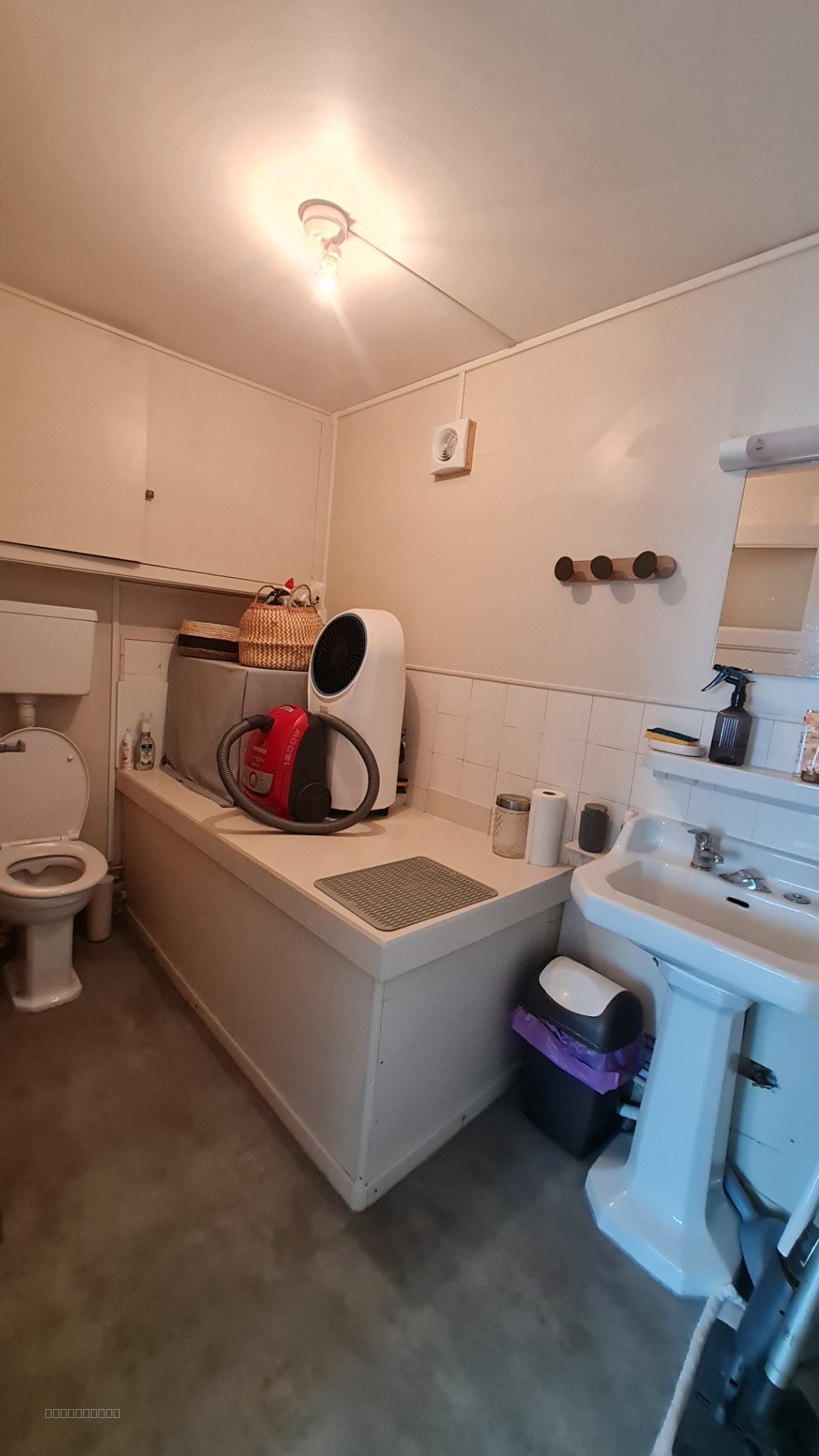 BUREAU de 43 m2 comprenant deux pièces, wc - Salle de bain. — photo 4