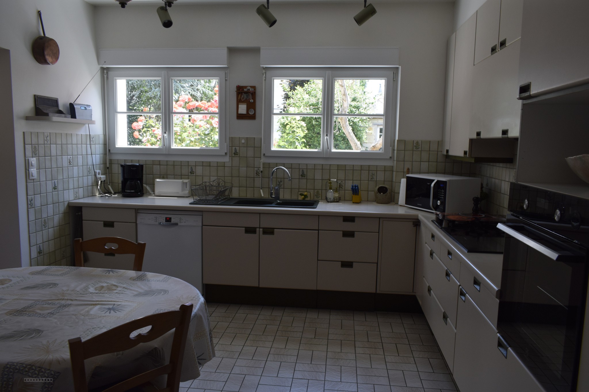 CENTRE BOURG DE RESTIGNE — photo 8