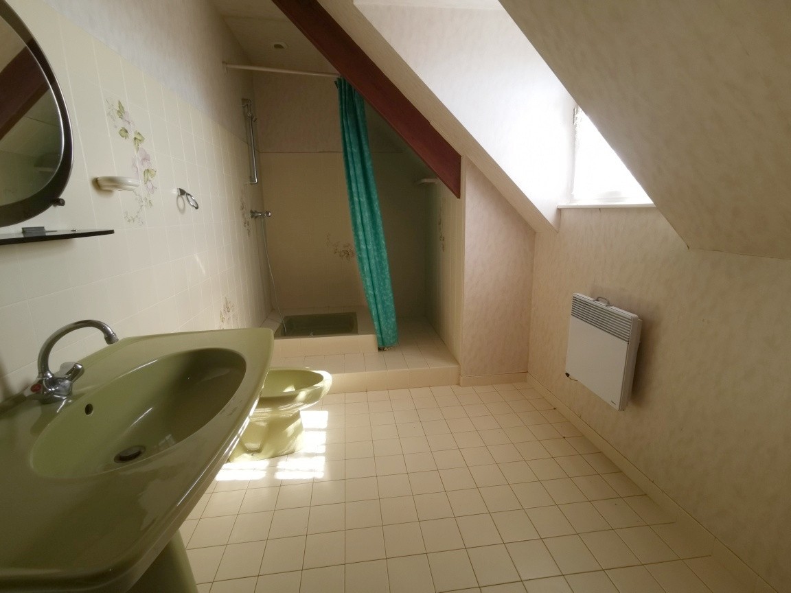 À Vendre : Maison Familiale avec Grand Terrain Attenant — photo 8