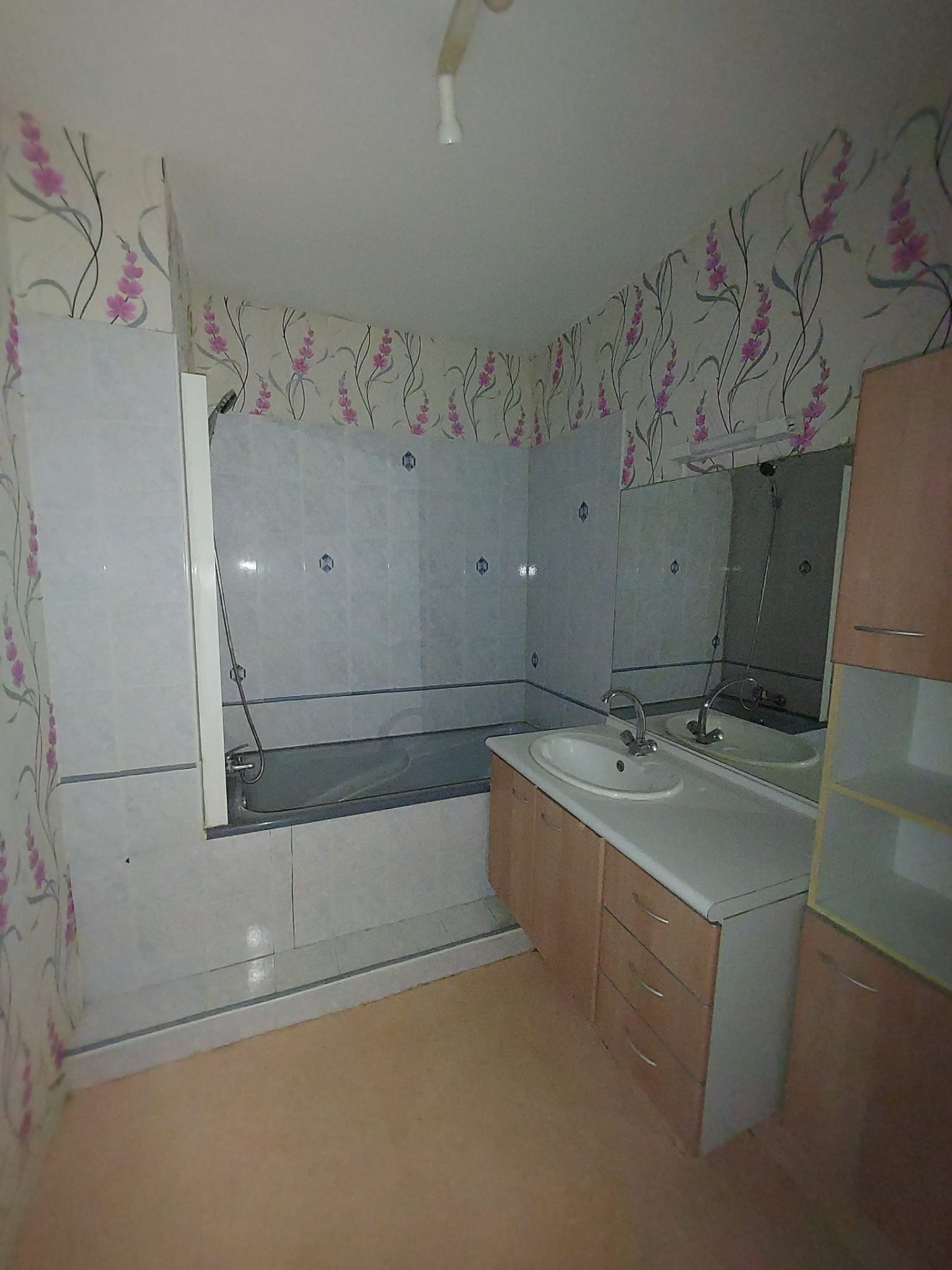 APPARTEMENT DUPLEX AU COEUR DE BOURGUEIL — photo 8