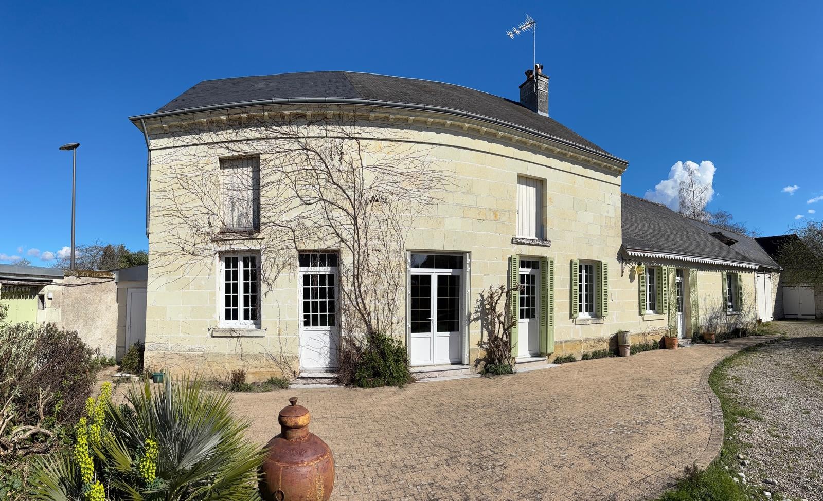 Charmante Maison Ancienne sur Parc Arboré de 4800 m2 à deux pas du centre d'AVOINE — photo 12