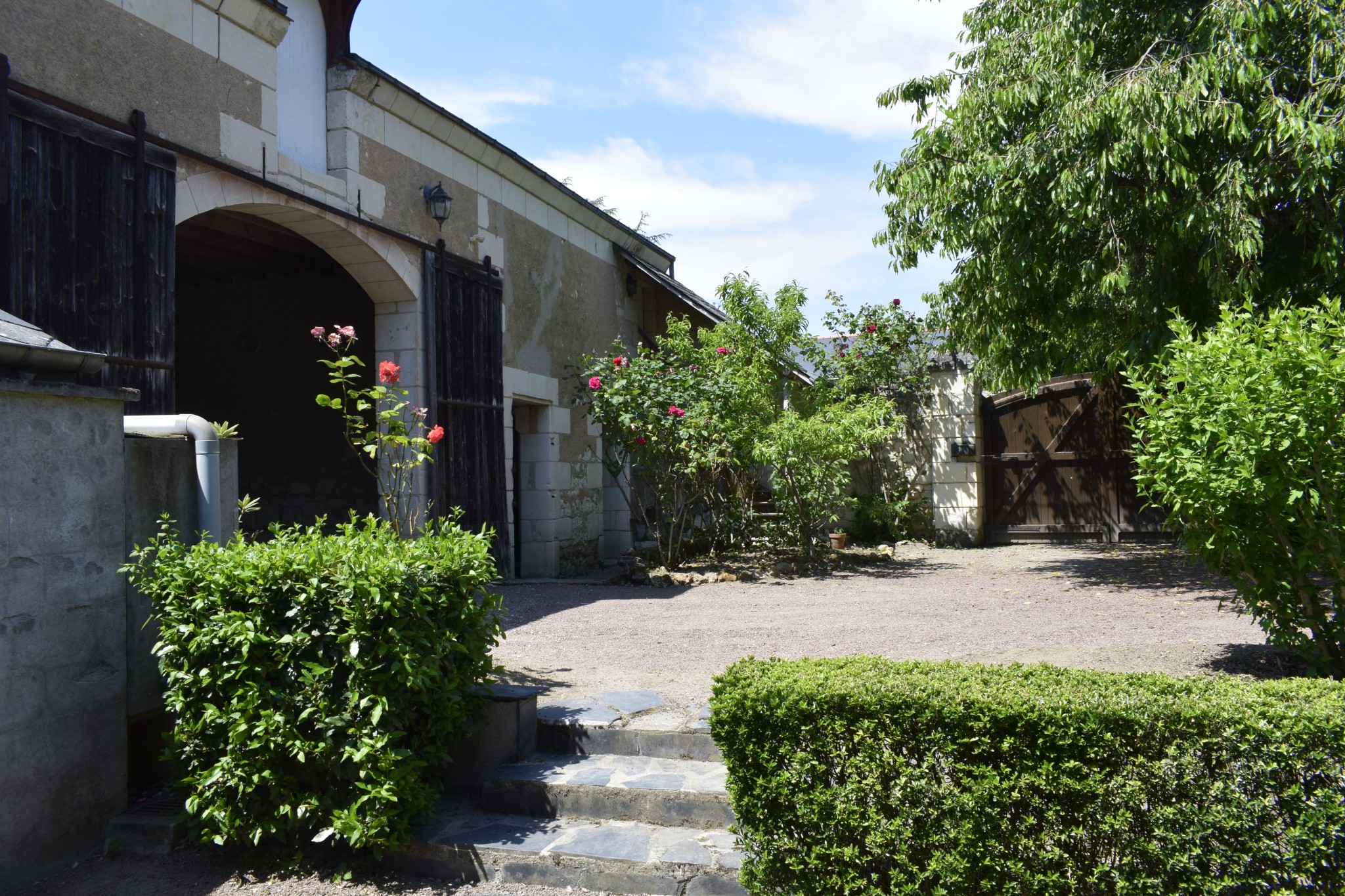 CENTRE BOURG DE RESTIGNE — photo 3