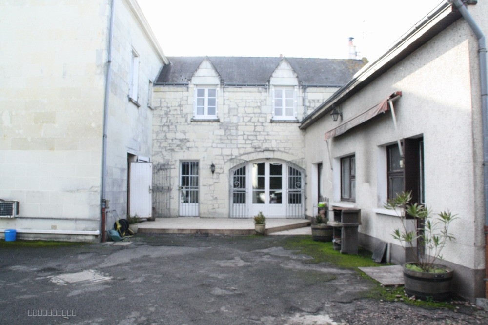 Situé au coeur de Beaumont en Véron local commercial comprenant une boutique et arrière boutique de 28m2, labo — photo 4