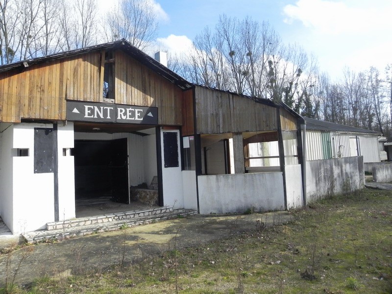 Proche de la nouvelle zone artisanale de Beaumont en véron, local d'environ 300 m2 sur 2500 m2 de terrain. — photo 3