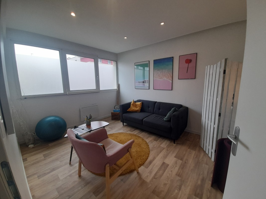 A louer à Besançon quartier Montrapon, local Professionnel / Commercial   34 m2 — photo 2