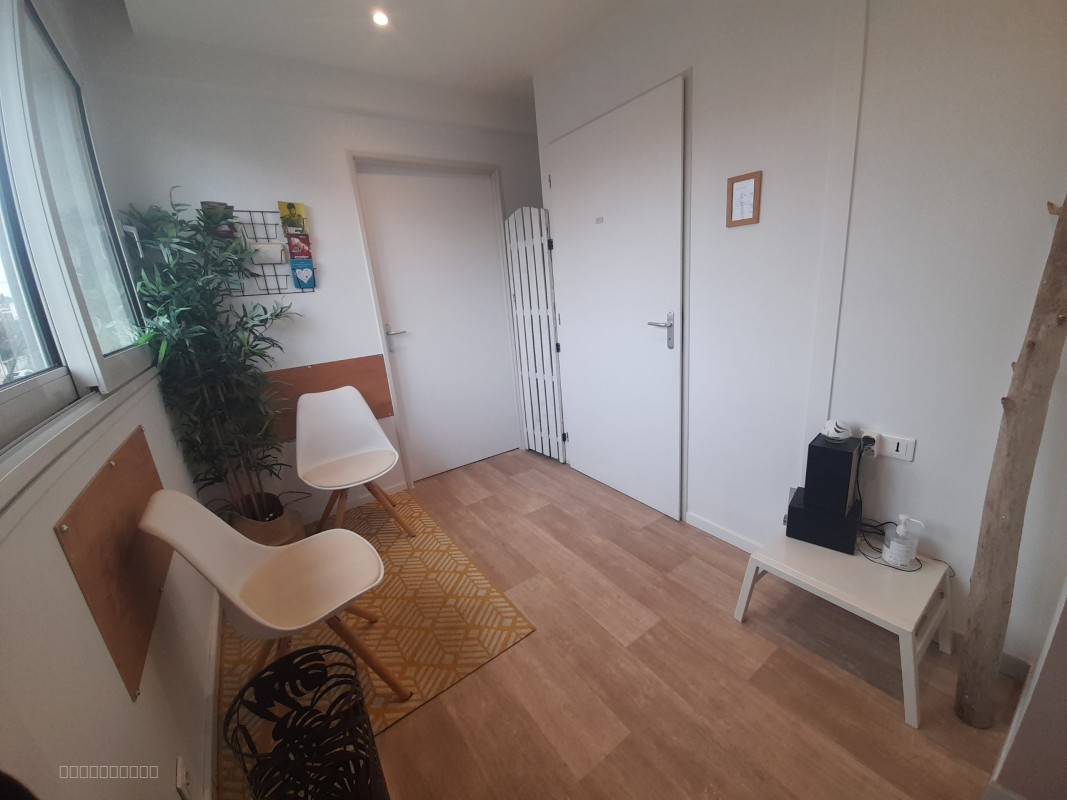 A louer à Besançon quartier Montrapon, local Professionnel / Commercial   34 m2 — photo 8