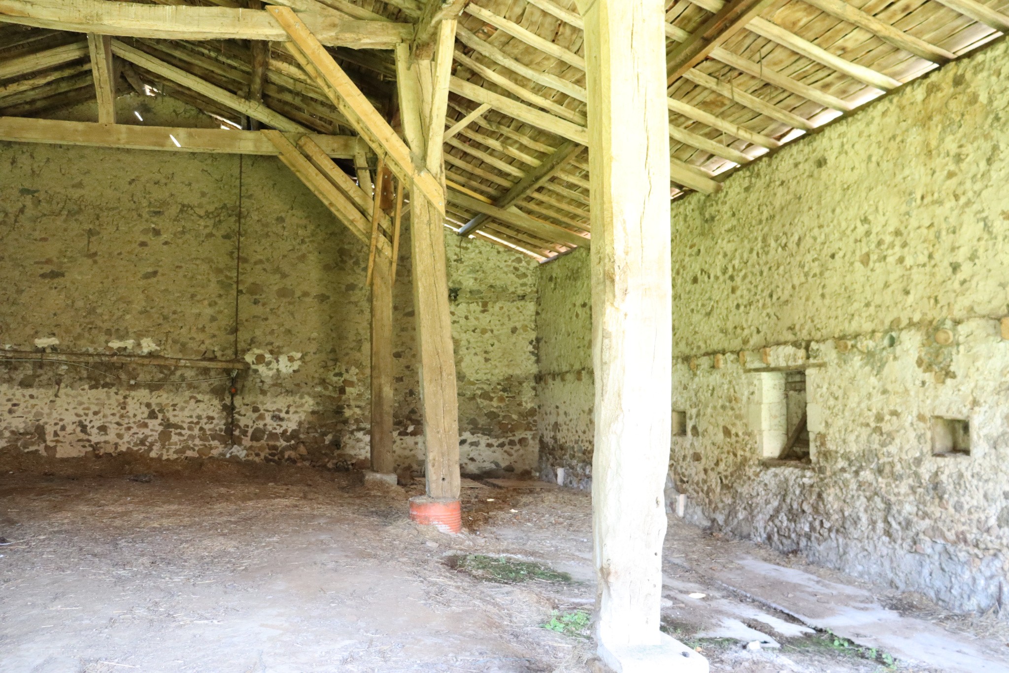 PRESIGNAC (87) - Propriété à rénover avec maison, bâtiments, et terrain de 6000m2 ! — photo 6