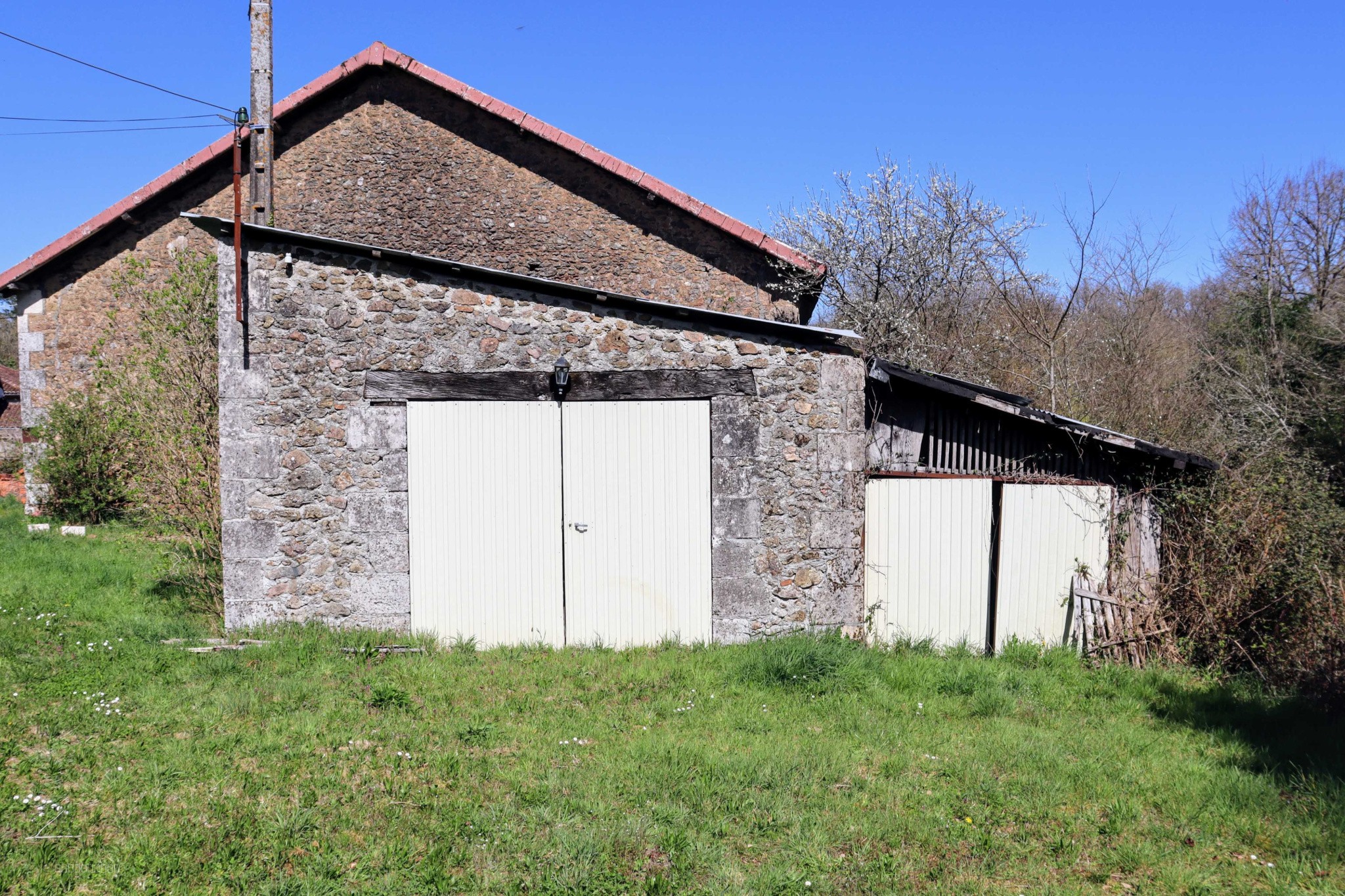 PRESIGNAC (87) - Propriété à rénover avec maison, bâtiments, et terrain de 6000m2 ! — photo 20