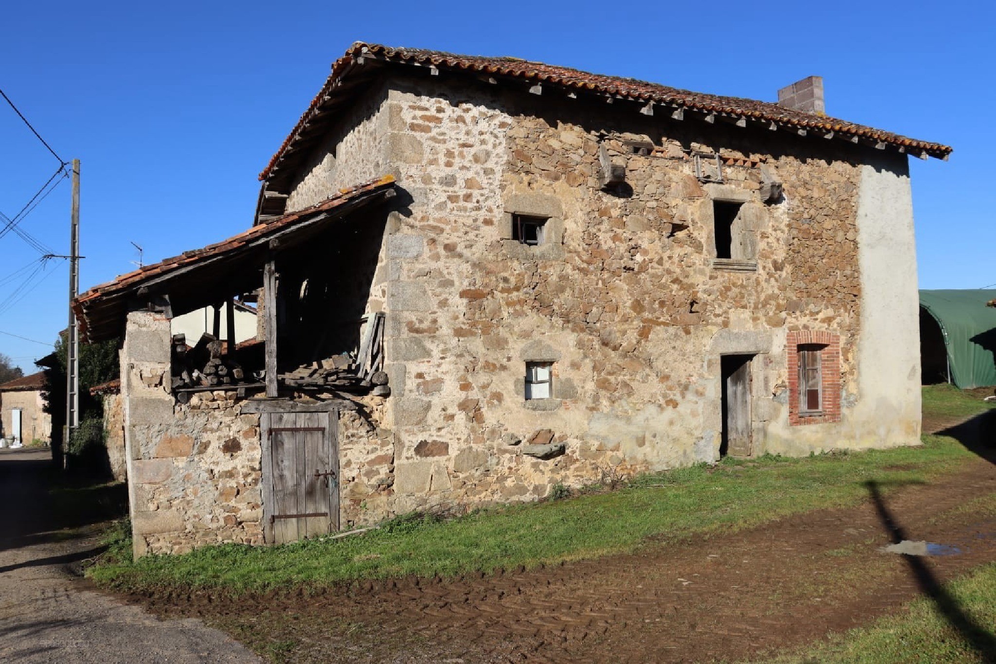 Exclusivité Grange avec une maison à Rochechouart — photo 4