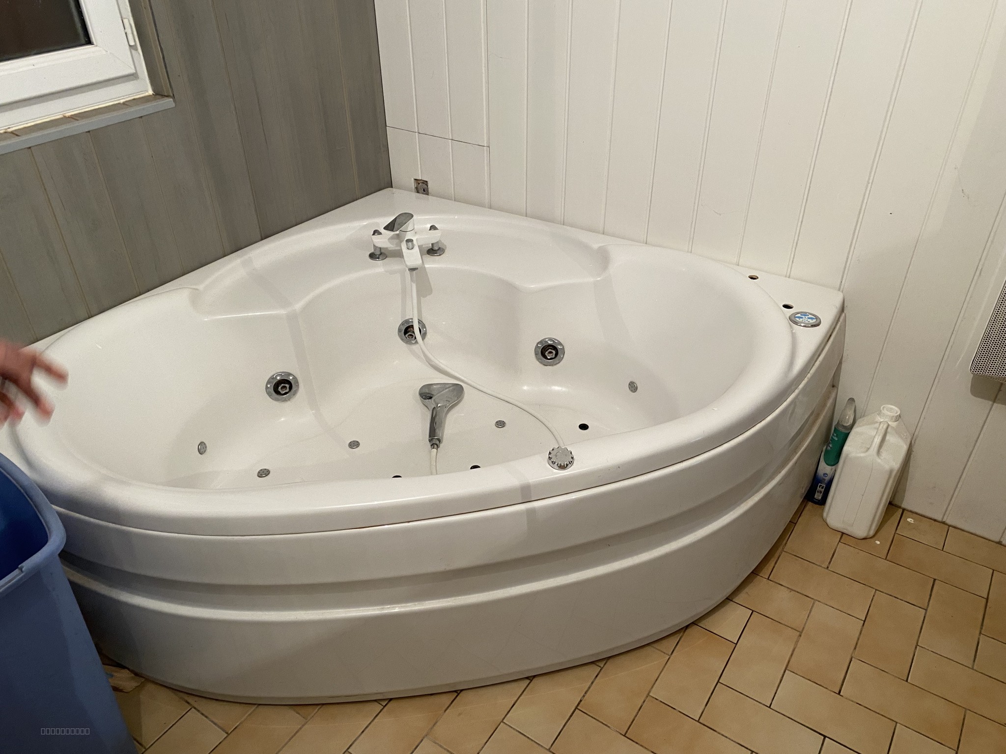 À vendre : Grande maison familiale avec dépendances et terrain à Pressignac. — photo 4