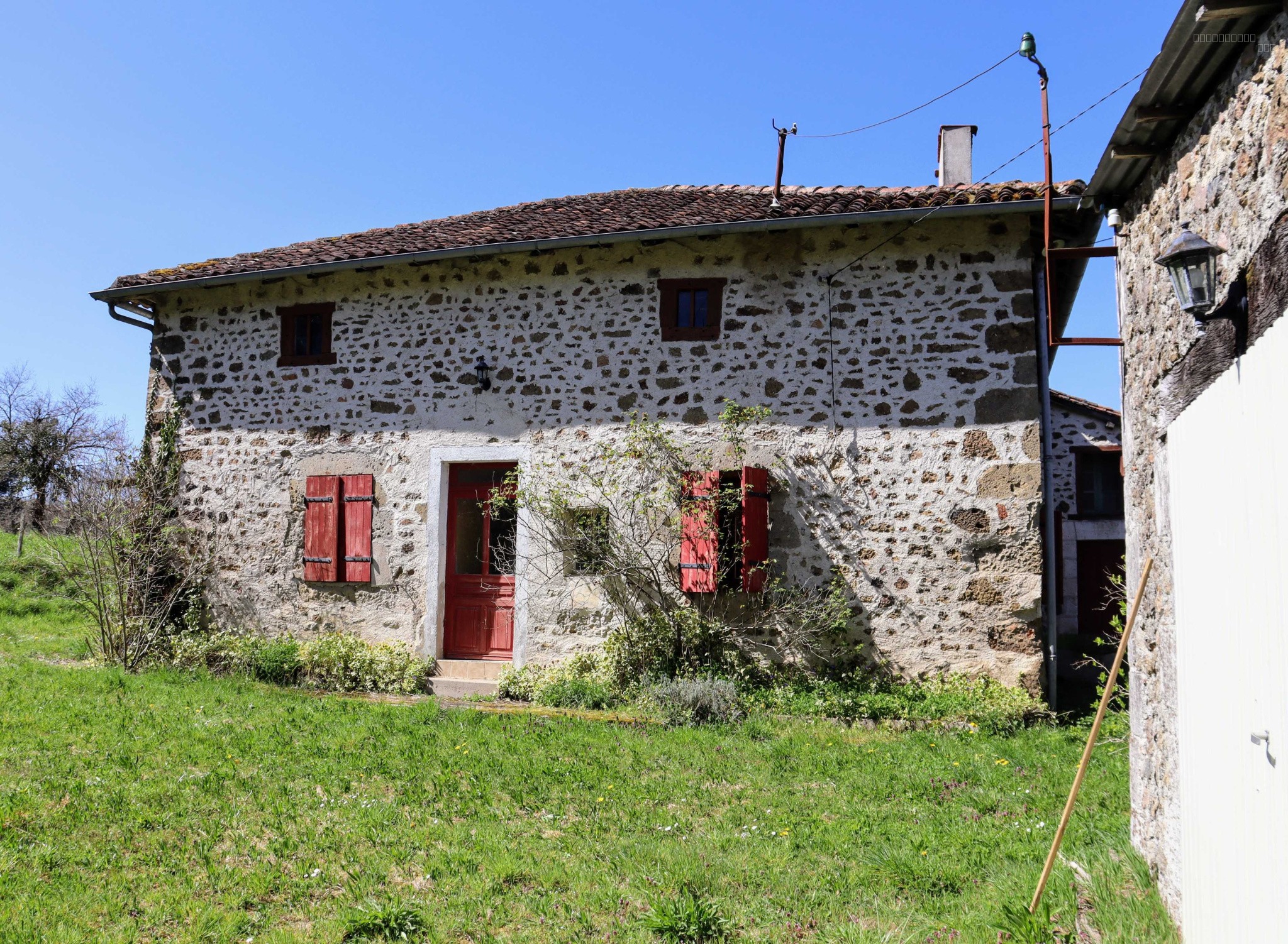 PRESIGNAC (87) - DOMAINE AVEC MAISON À RÉNOVER + 900 M2 DE DÉPENDANCES ET 4000 M2 DE TERRAIN ! — photo 13