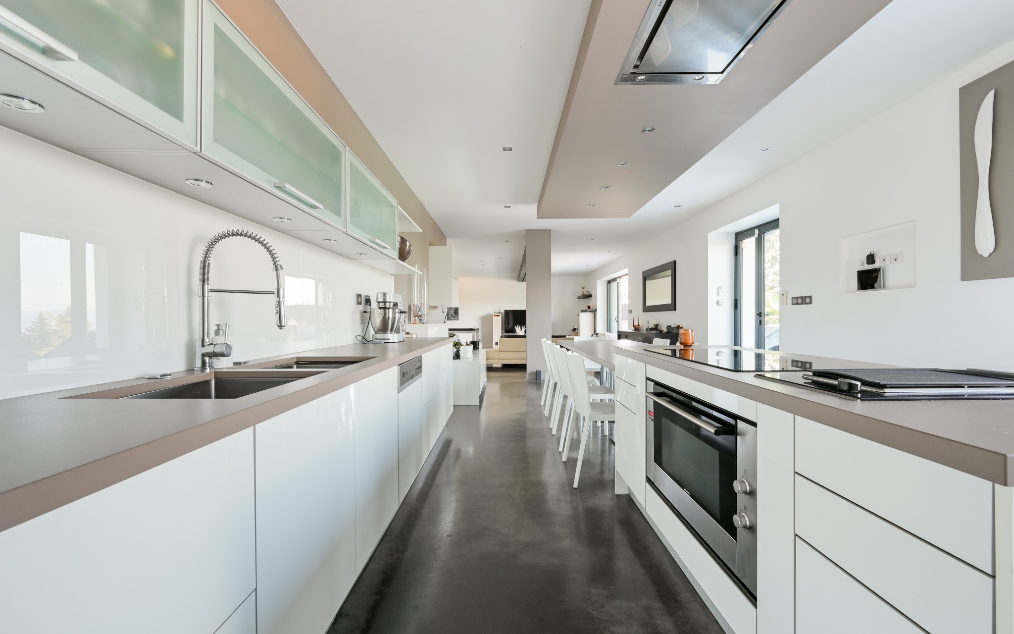 Villa d'exception à 10min de St-Cyr-au-Mont-d'Or- Corps de ferme rénové en une villa moderne avec piscine et vue panoramique — photo 7