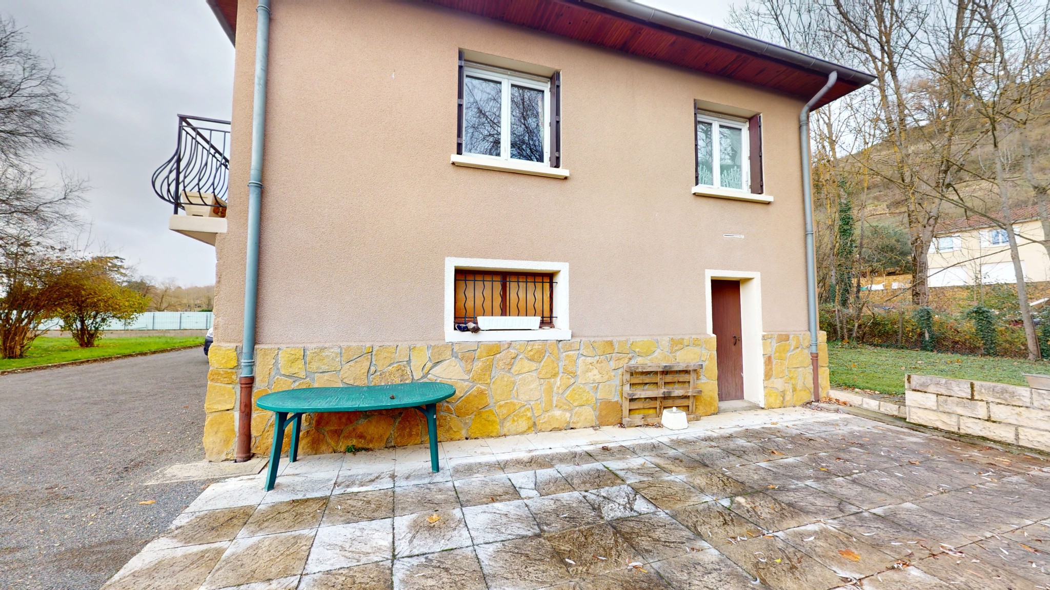 Villa 3 chambres - terrain plat 1520 m2 à Chatillon d’Azergues - calme, accès commerces à pied, à rafraîchir — photo 3
