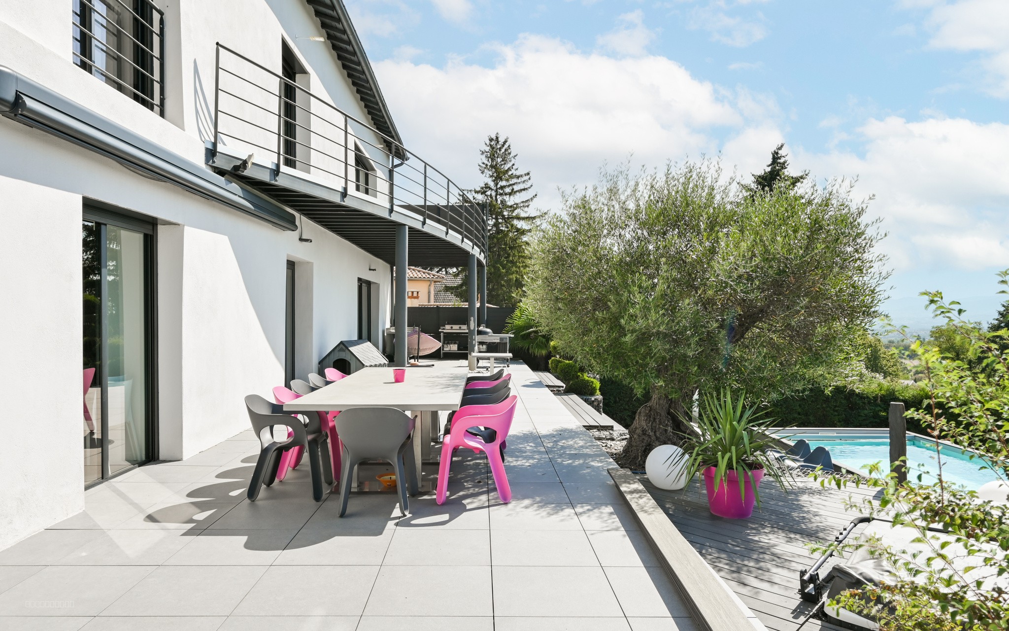 Villa d'exception à 10min de St-Cyr-au-Mont-d'Or- Corps de ferme rénové en une villa moderne avec piscine et vue panoramique — photo 2