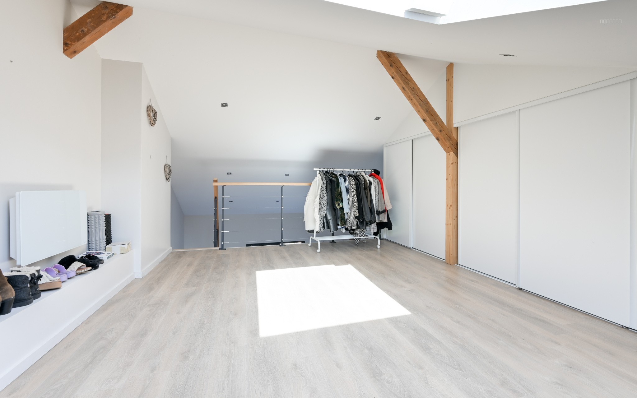 Villa d'exception à 10min de St-Cyr-au-Mont-d'Or- Corps de ferme rénové en une villa moderne avec piscine et vue panoramique — photo 17