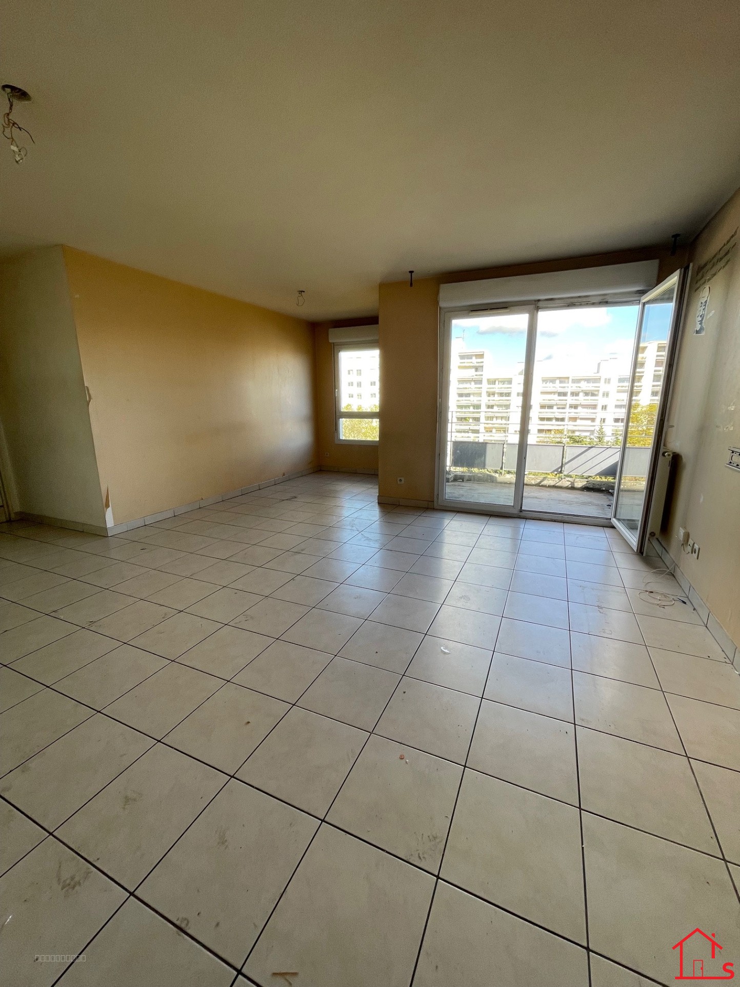 Appartement - LYON 8EME — photo 2