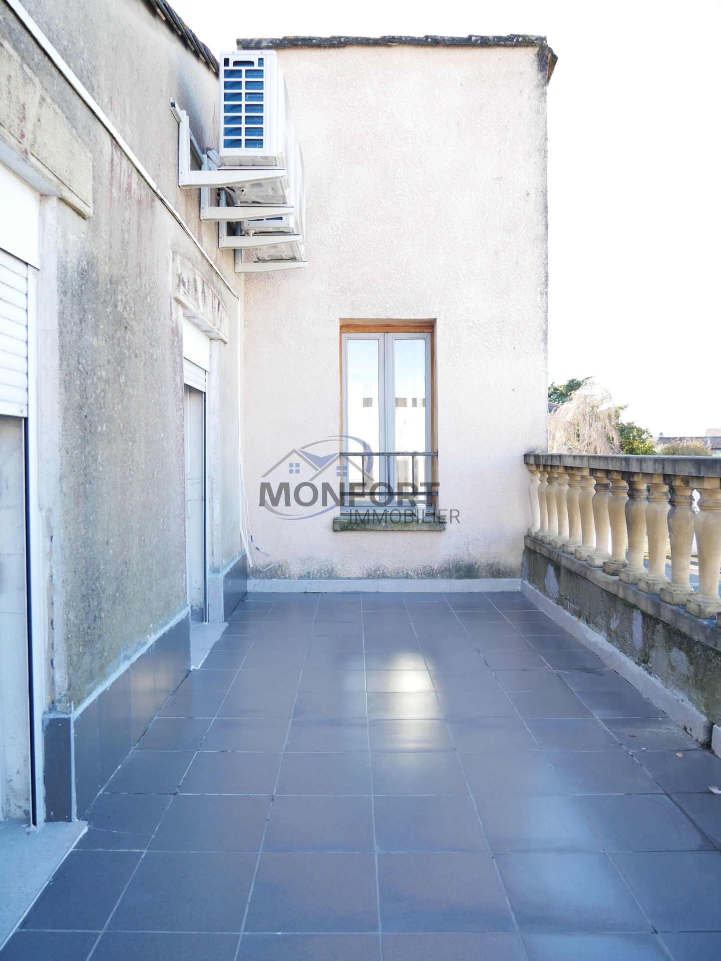 Maison de ville rénovée en plein centre de Tonneins   4 chambres et terrasse — photo 13