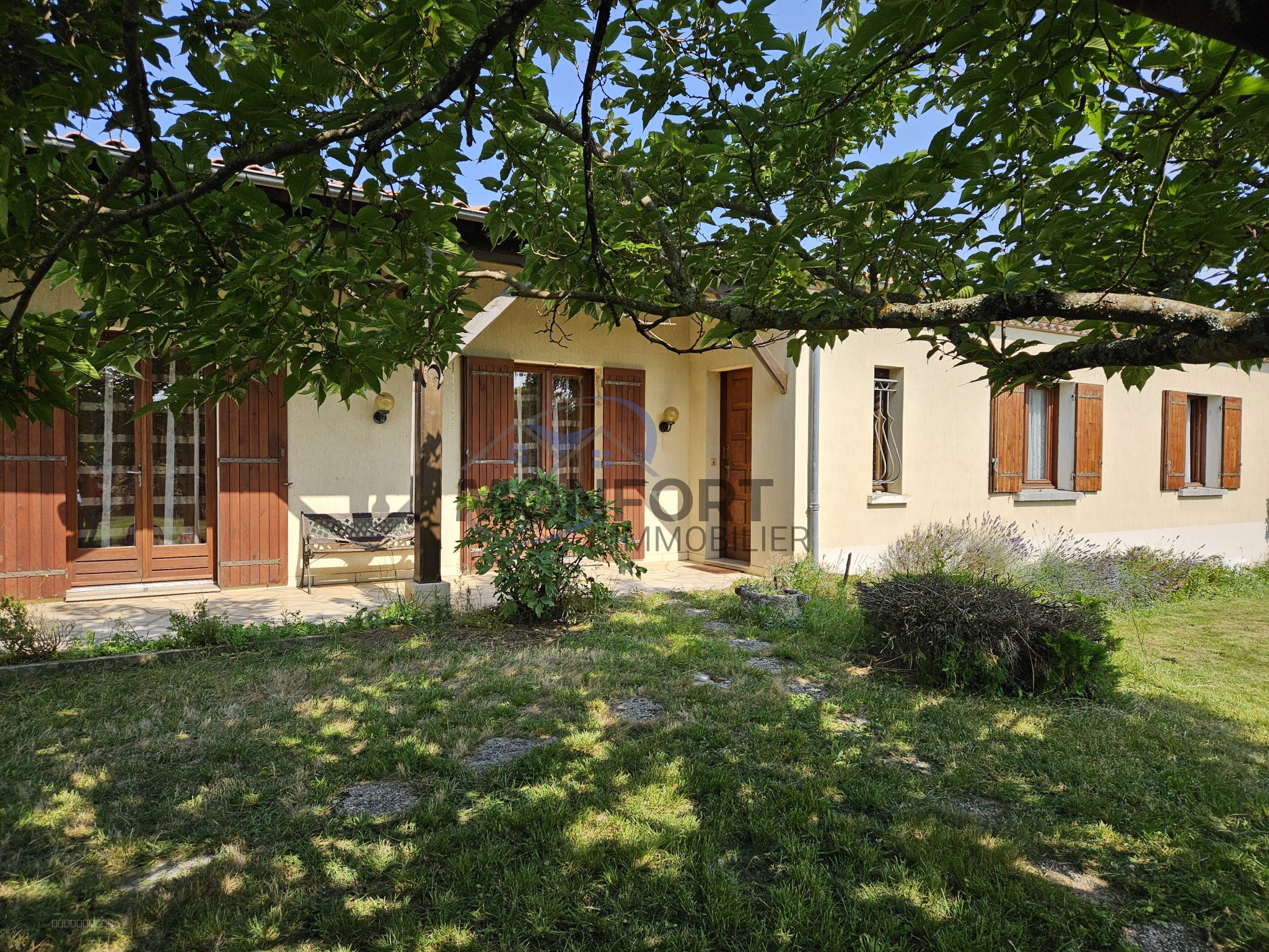 Maison familiale au calme   10 minutes de Marmande, grand terrain arboré — photo 2