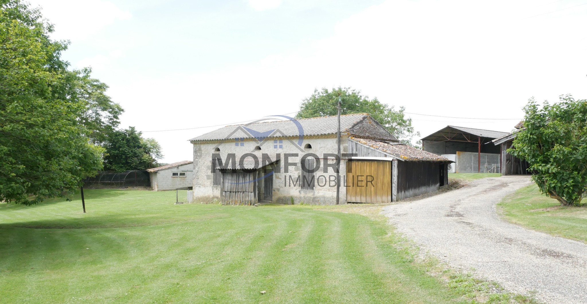 Propriété composée de plusieurs maisons — photo 17