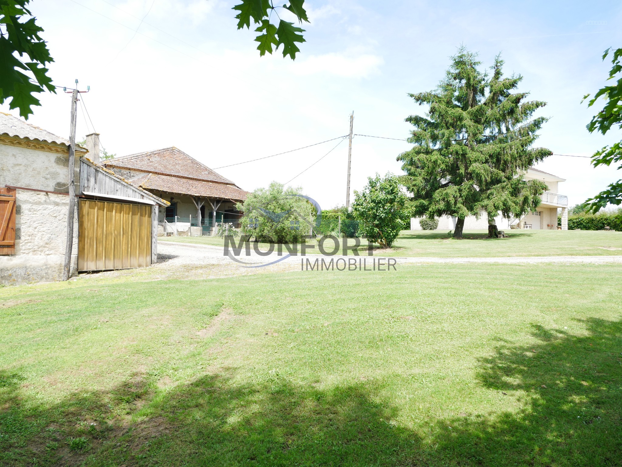 Propriété composée de plusieurs maisons — photo 3