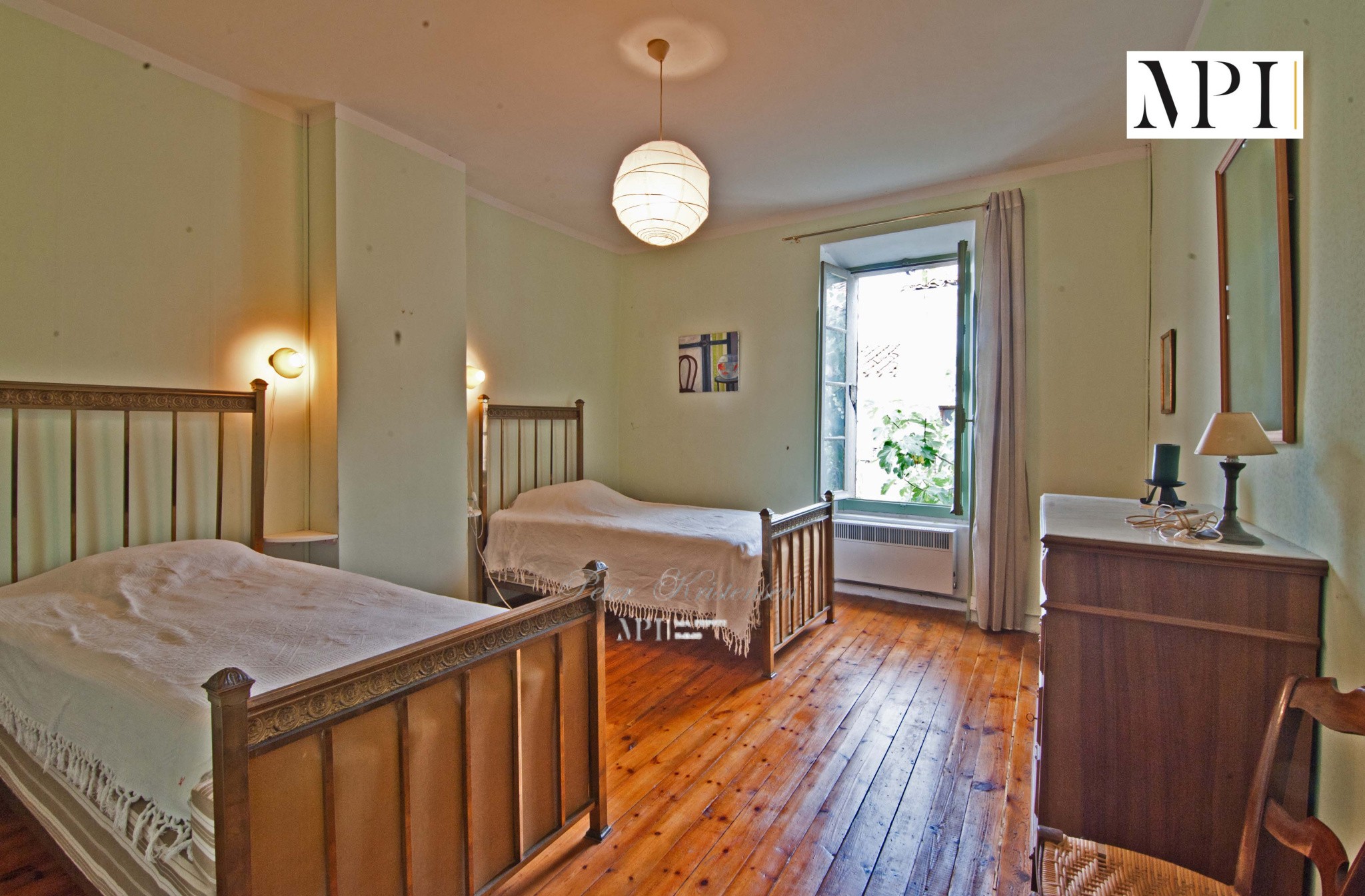 À Félines-Minervois, maison de village T7, 193 m2, 5CH, 2 SDB avec jardin et terrasse tropezienne — photo 10