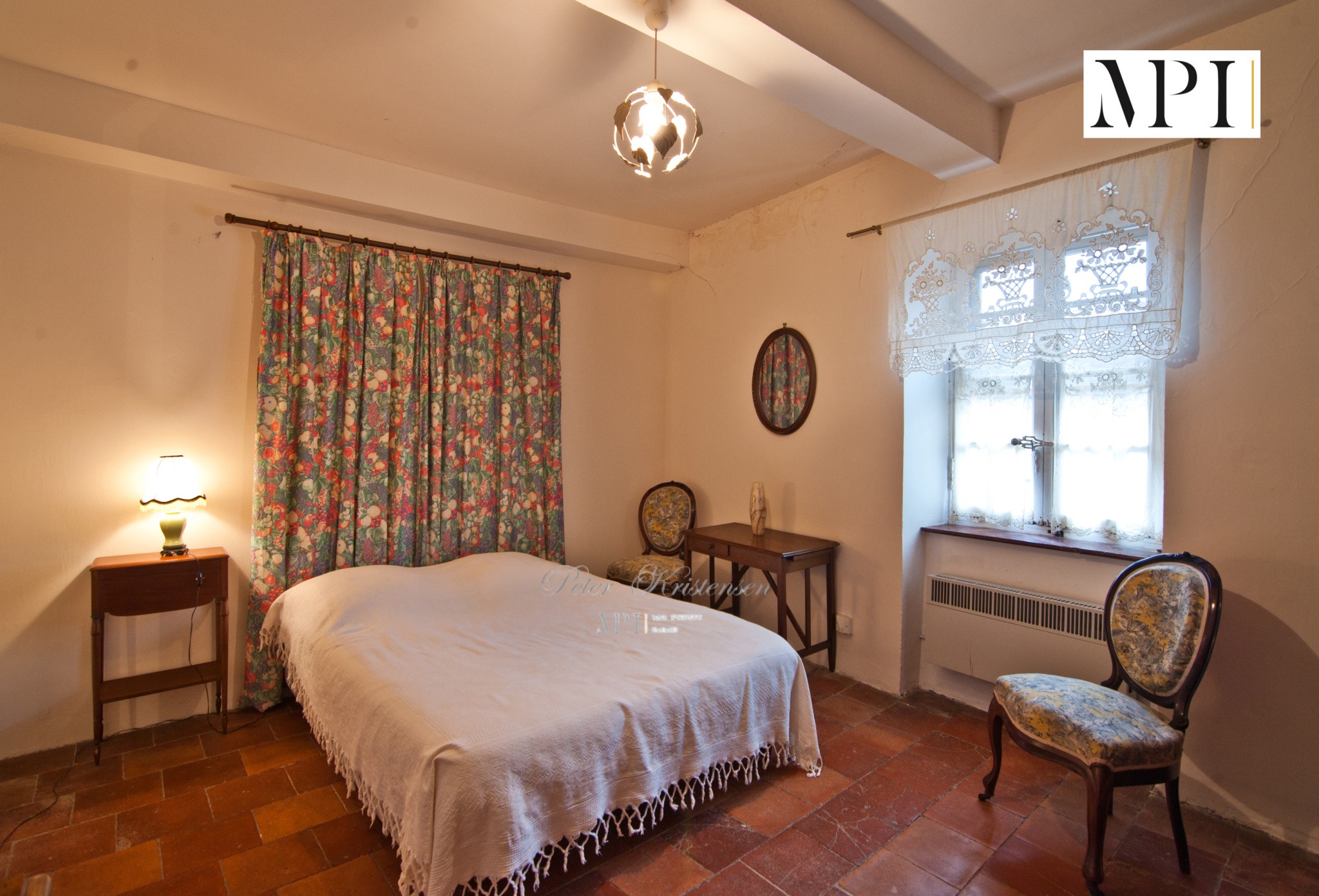 À Félines-Minervois, maison de village T7, 193 m2, 5CH, 2 SDB avec jardin et terrasse tropezienne — photo 11