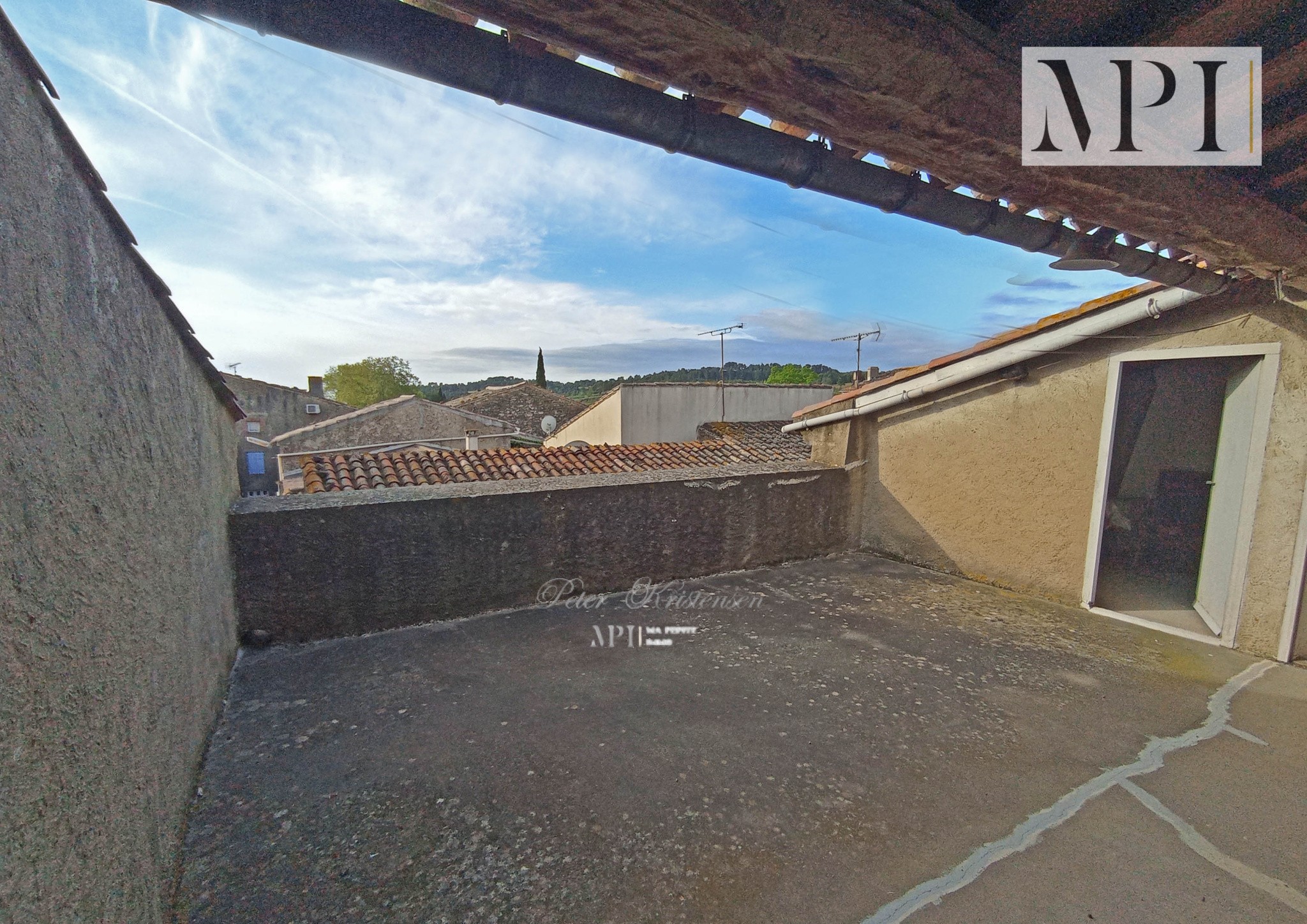 À Félines-Minervois, maison de village T7, 193 m2, 5CH, 2 SDB avec jardin et terrasse tropezienne — photo 12