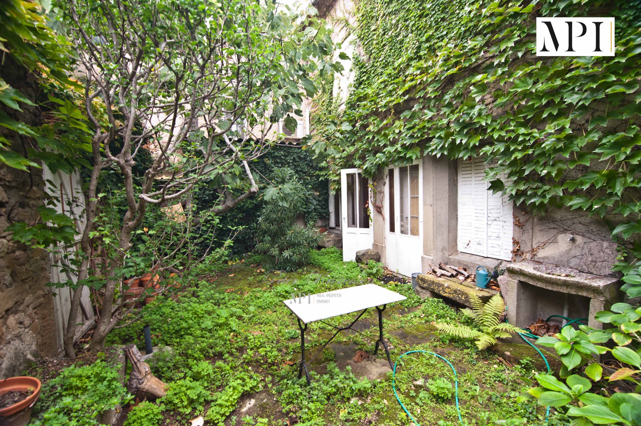 À Félines-Minervois, maison de village T7, 193 m2, 5CH, 2 SDB avec jardin et terrasse tropezienne — photo 6