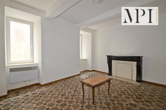 Grande maison de village à rénover - Cour - Cave - 5pc - 2 chambres, 2 salons, 3pcs dans les combles - 125 m2 — photo 2