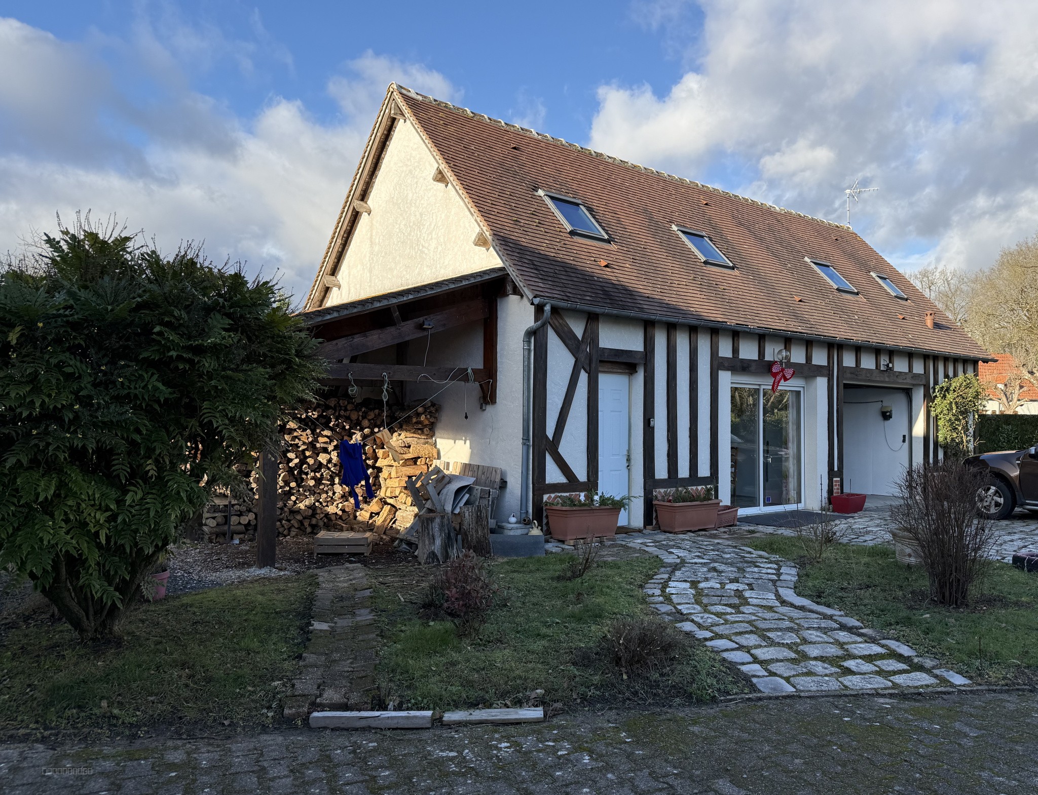Ensemble immobilier - Selles-Saint-Denis — photo 2