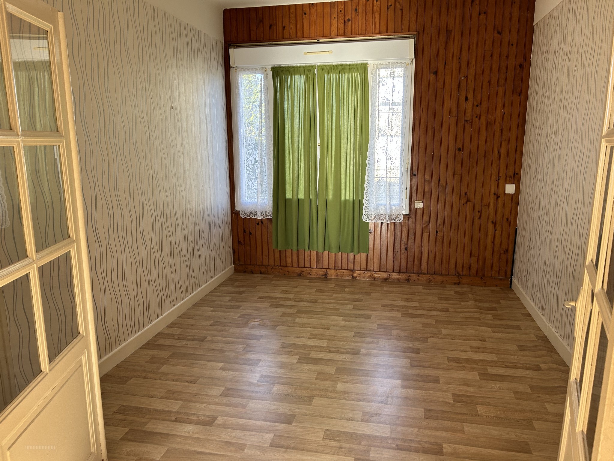 Immeuble à Montaignac-sur-Doustre en Corrèze — photo 4