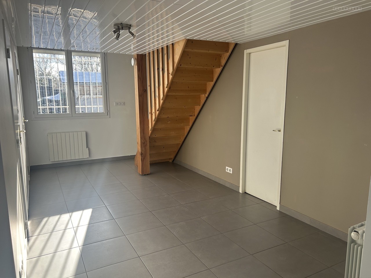 Immeuble à Montaignac-sur-doustre en CORREZE — photo 5