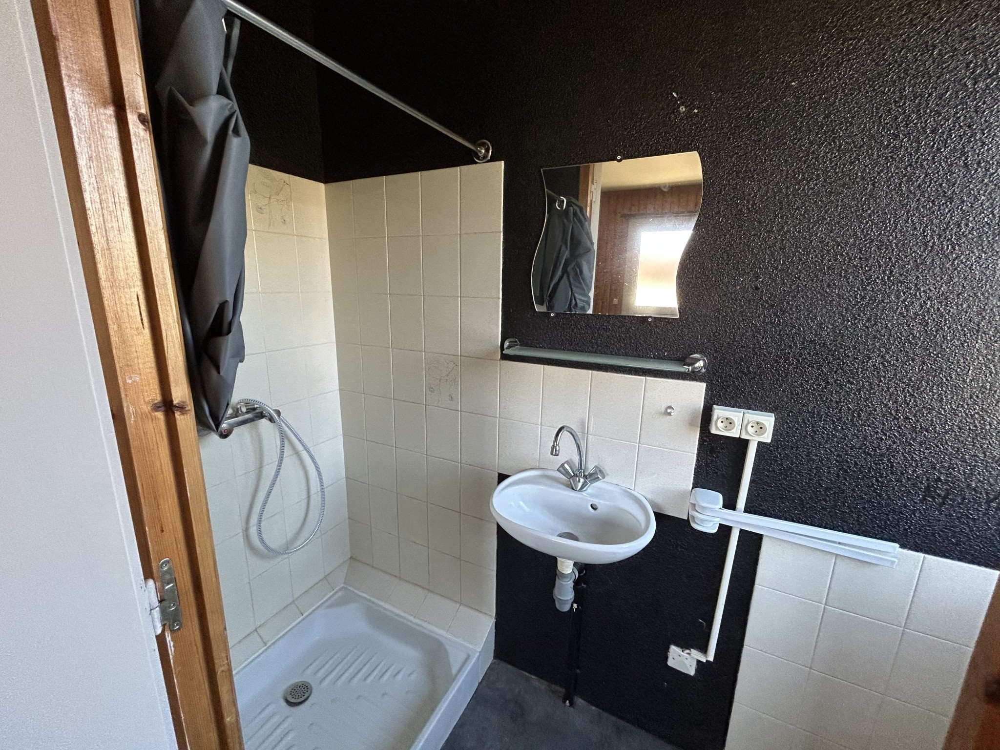 Immeuble à Montaignac-sur-Doustre en Corrèze — photo 11