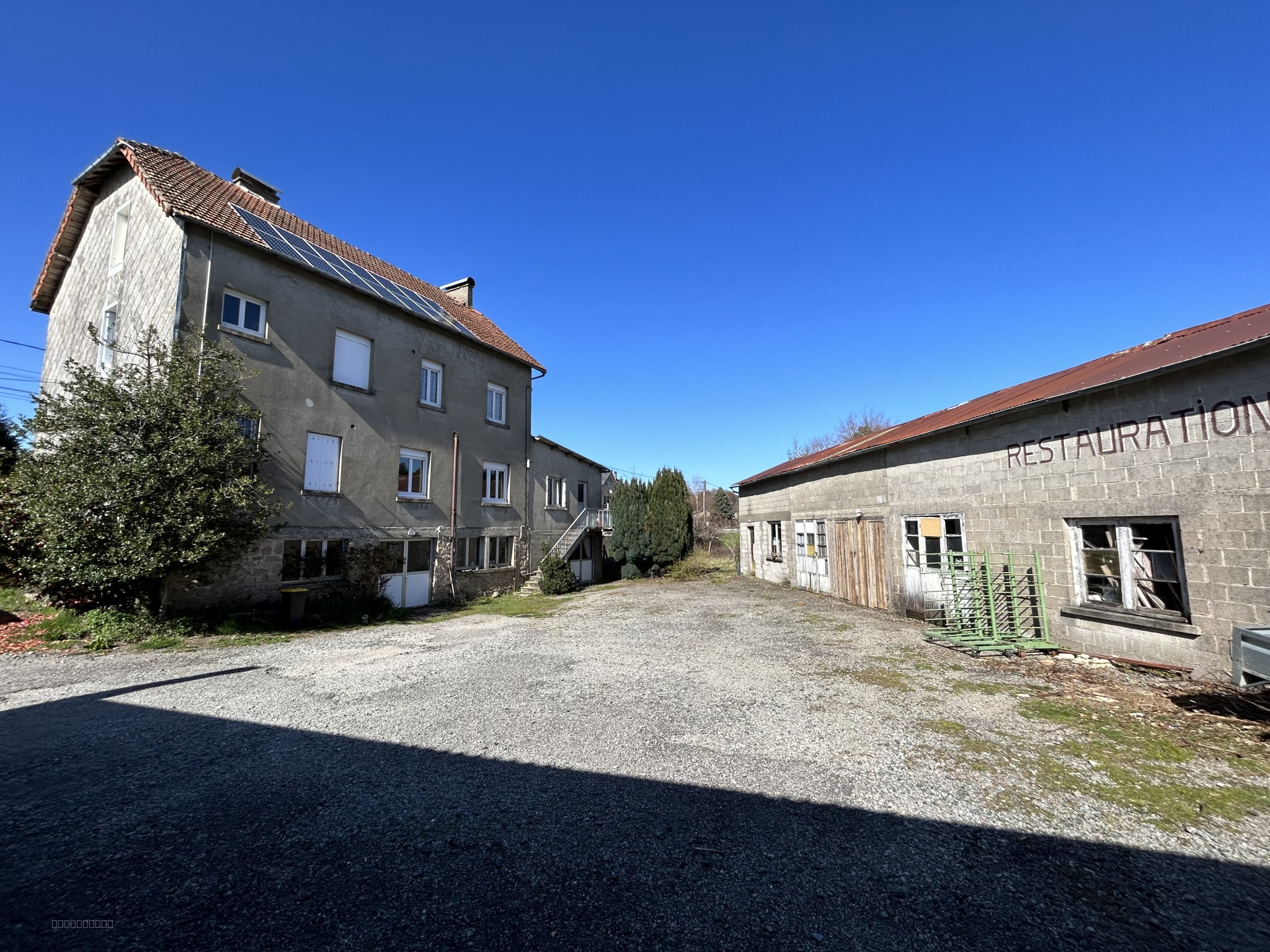 Immeuble à Montaignac-sur-Doustre en Corrèze — photo 10